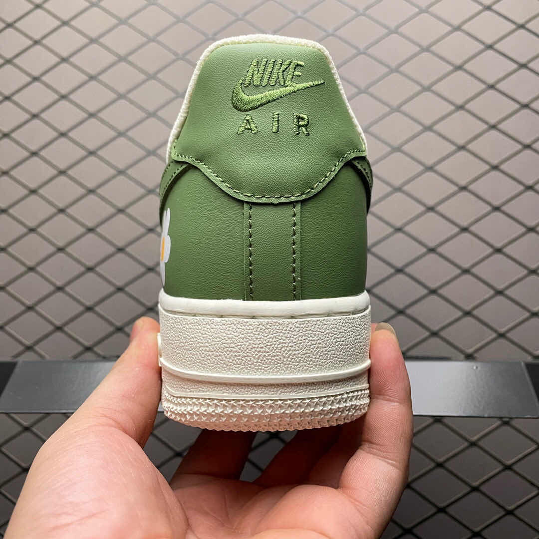 纯原1 二次元主题 橄榄绿配色 空军一号低帮休闲板鞋 纯原版本 36