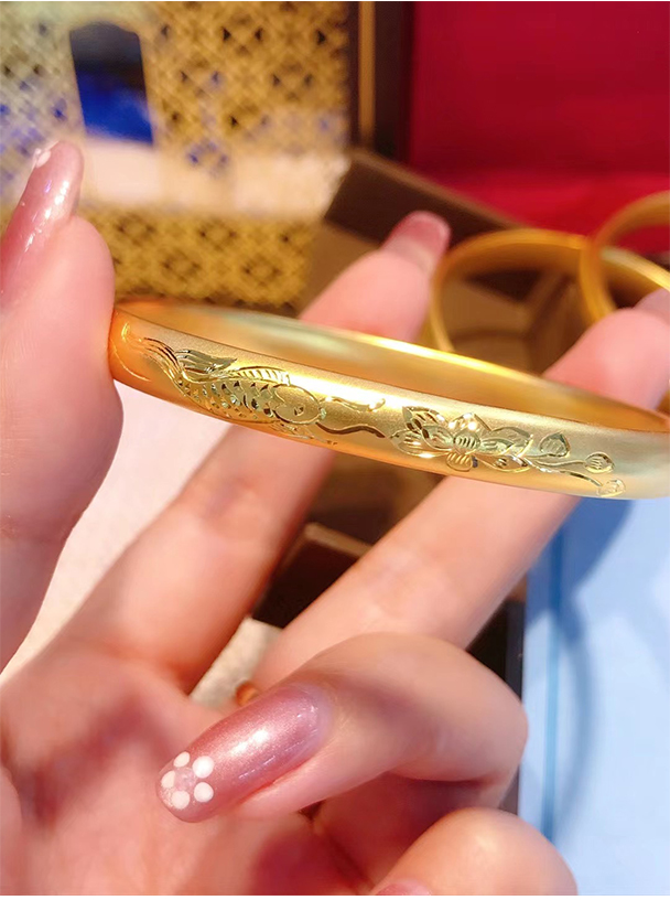 小腰金鱼戏莲古法金手镯女新款宽面黄金镯子妈妈款花型纹999足金传承
