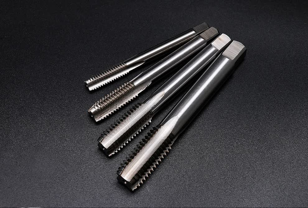 伊莱科(elecall)6542高速钢镀钛机用直槽丝锥攻牙 直槽丝锥 zc-12 单