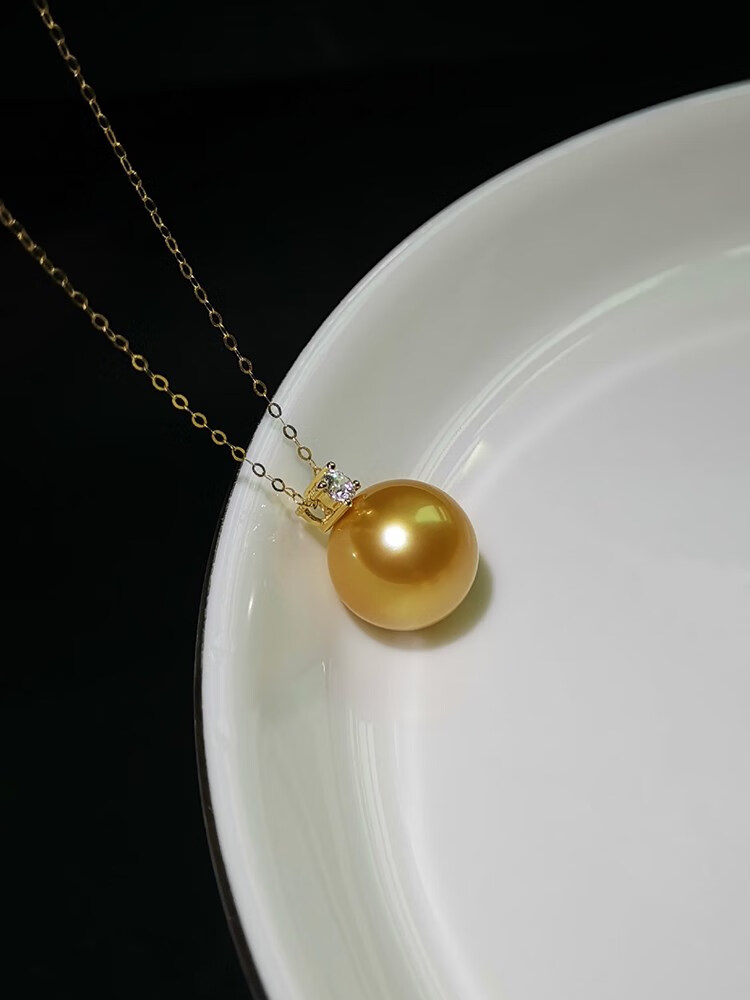 老凤·祥款 戴妃单钻款 天然南洋海水金珠吊坠 18k金菲律宾浓金金珠