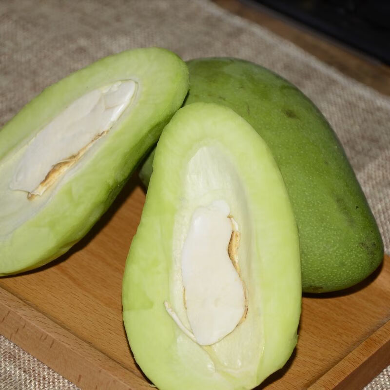 酸芒果广西生芒果新鲜现摘生吃青芒果孕妇水果腌制青芒果酸脆芒果生吃