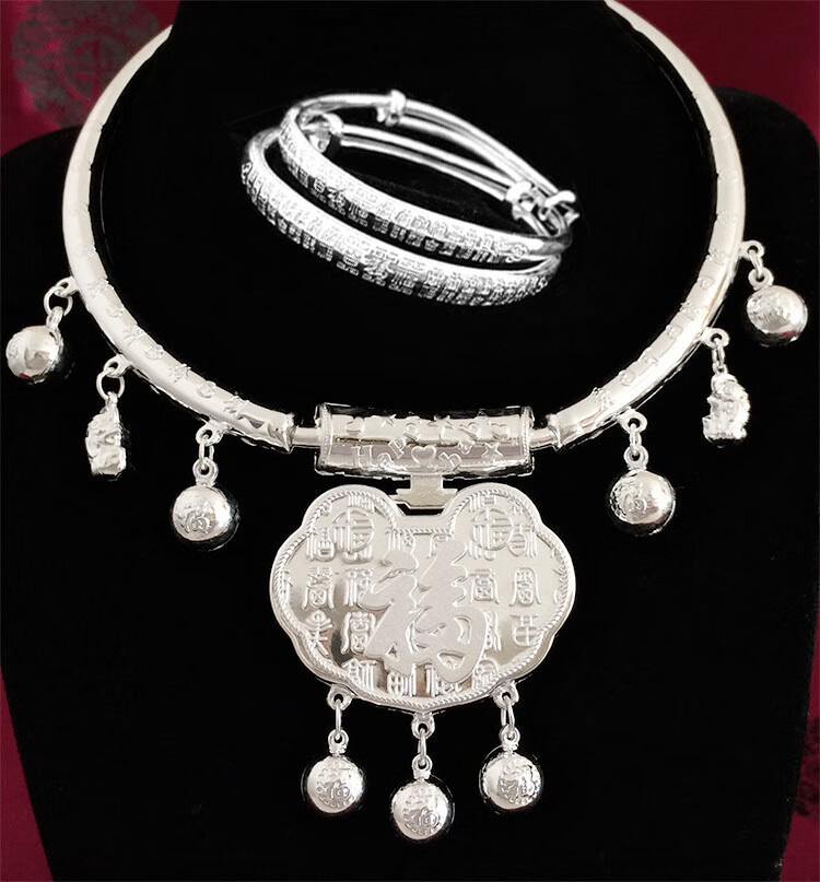 宝宝银项圈999银小孩生肖牛长命锁带福袋儿童铃铛婴幸福快乐猪套装