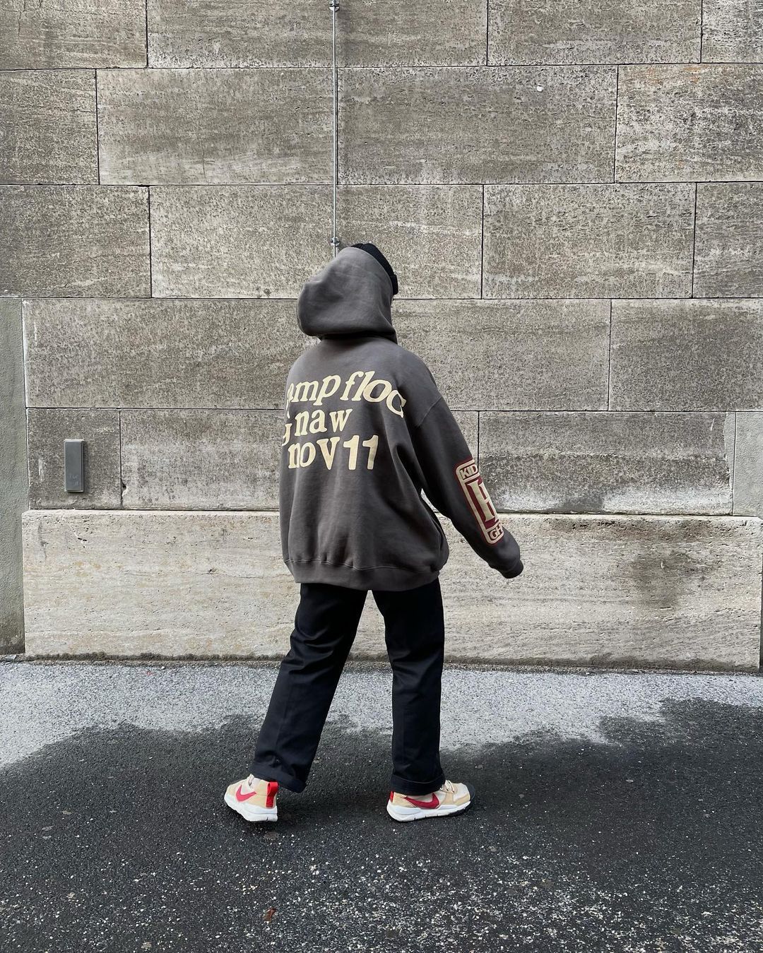 kanye侃爷lucky me isee ghosts发泡字母卫衣高街休闲宽松连帽衫 深黑