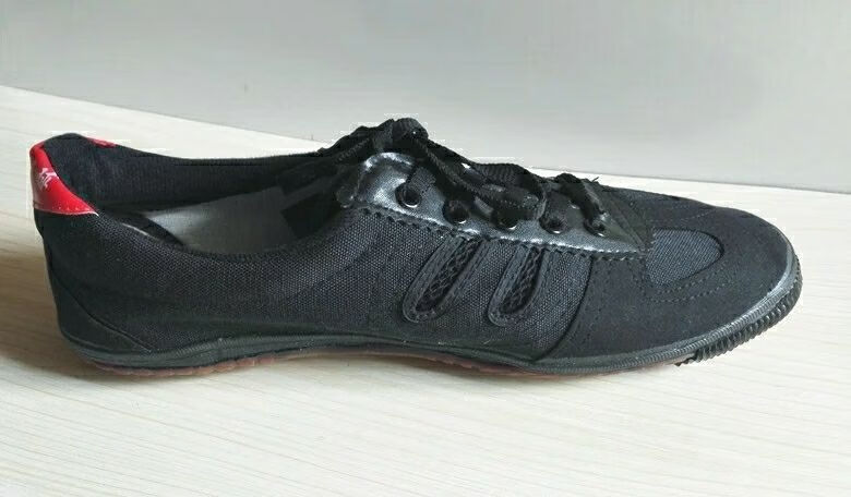 男超大码皮面防水跑步休闲鞋特大号50码运动鞋男大码牛筋底田径训练鞋