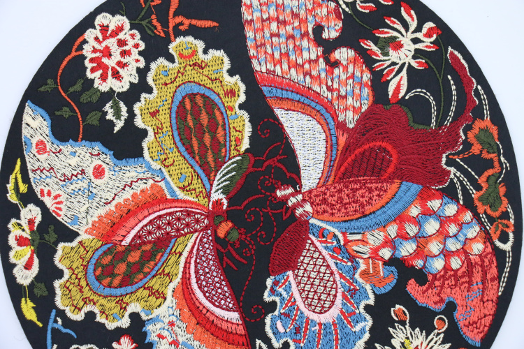 蝴蝶花卉刺绣绣片装饰圆形补子民族风图案布贴补丁贴花中国缝绣花