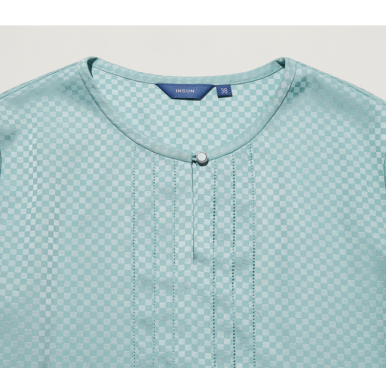 恩裳恩裳cover秋季2022新款潮流棋盘格暗提花缎面料舒适光泽感衬衫女