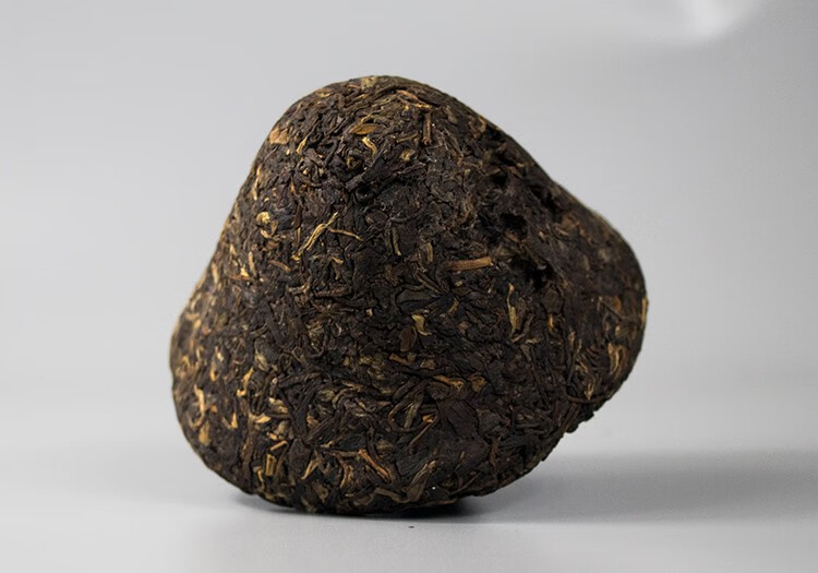 宝焰牌紧茶,古称"牛心茶",俗称"蛮装茶",系唐代团茶演变而成;该茶为"