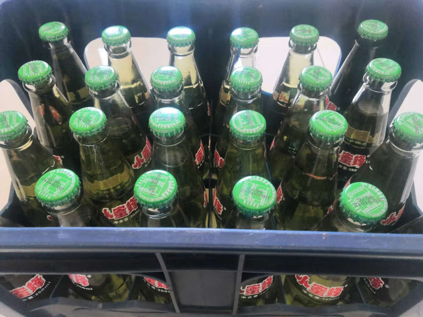 东北特产牡丹江小蜜蜂怀旧老汽水/碳酸饮料200ml玻璃瓶新日期气足 200