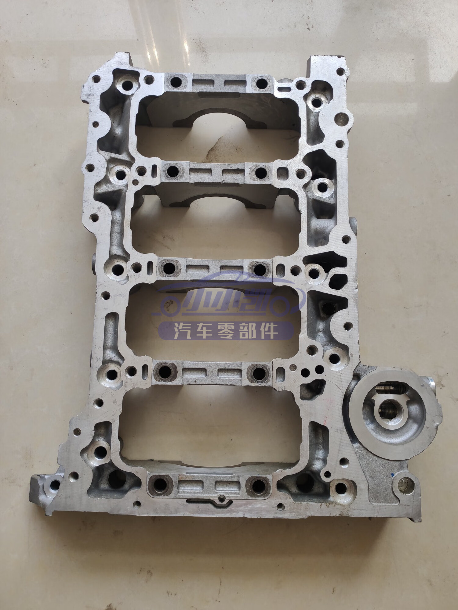 维诺亚适配凯迪拉克xtsatslxt5ct620发动机中缸下面的大瓦支架瓦架