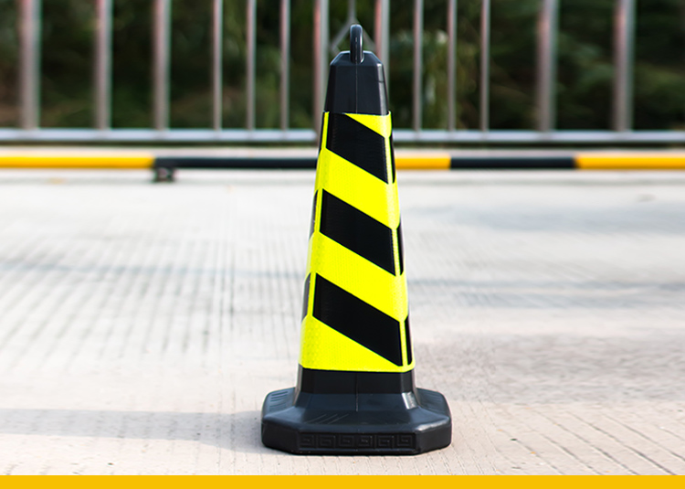 70厘米禁止停车锥70cm雪糕筒反光方锥橡胶路锥路障pvc雪糕桶 圆锥60