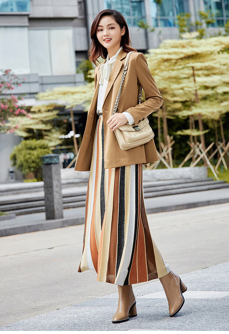 哥弟女装2021春夏新款高腰中长款百褶裙夹色针织半身裙女a200087 卡其