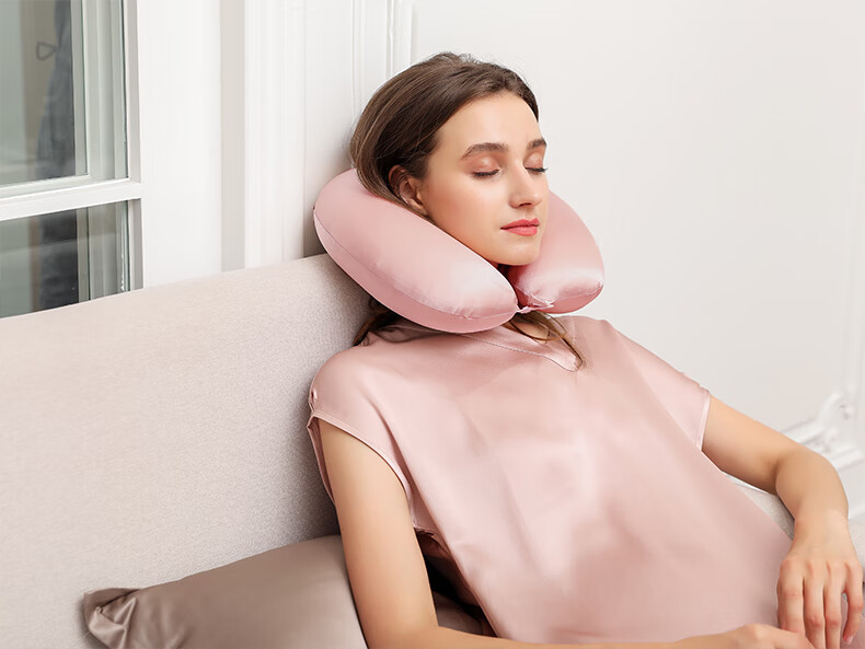 枕便携旅行游玩汽车飞机枕颈枕u形护脖子颈椎睡觉午睡真丝u型枕甜藕粉
