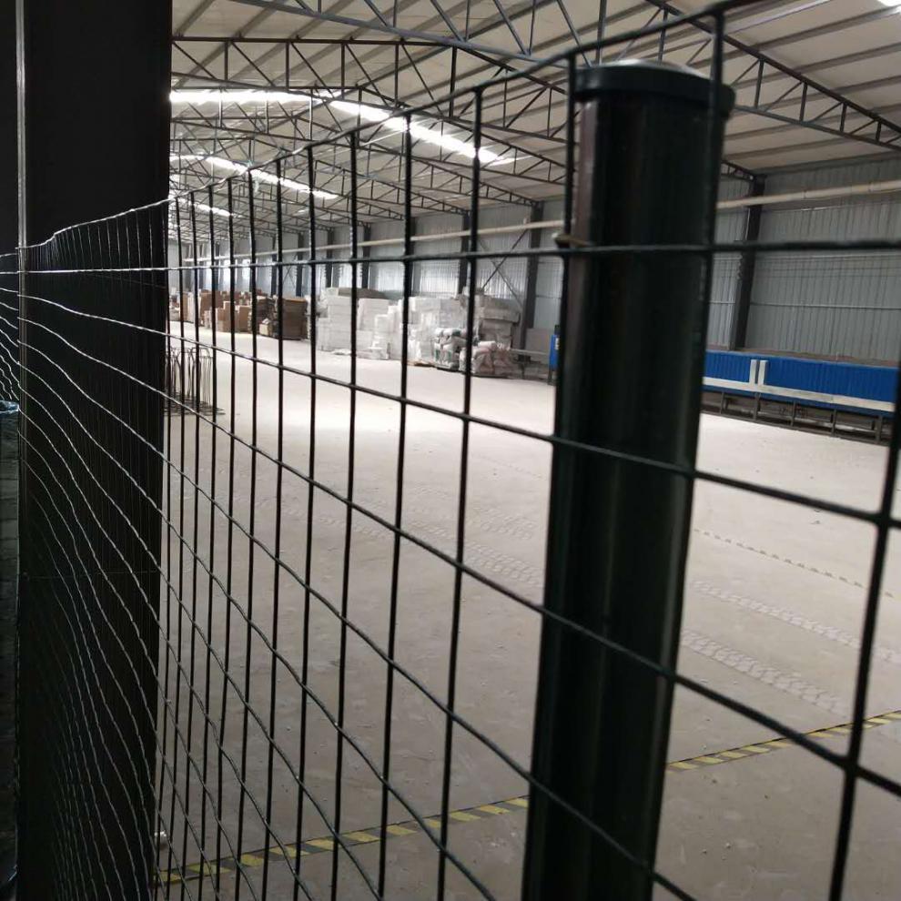 立柱铁丝网护撞燕尾柱荷兰网果园围网柱高速公路隔离