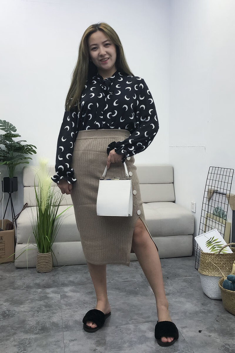 秋冬新款胖mm扣子装饰侧边开叉针织半身裙修身包臀裙 黑色 l(臀围100)