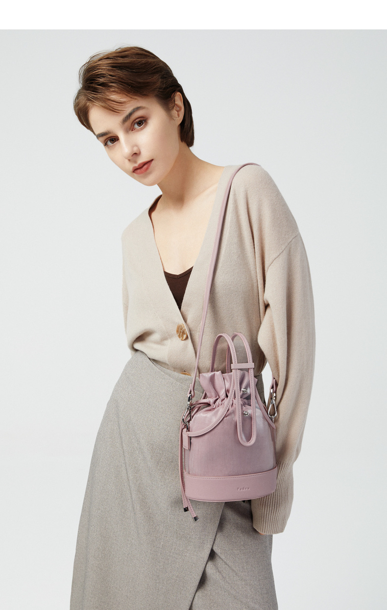 pedro女包复古抽绳透明拎手 水桶包 手提包 云朵包 休闲包pw2