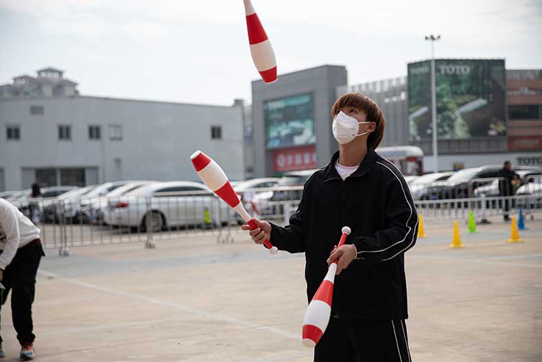 な杂耍樽杂耍棒小丑暖场手技棒杂技演出道具杂耍捷克棒单个装