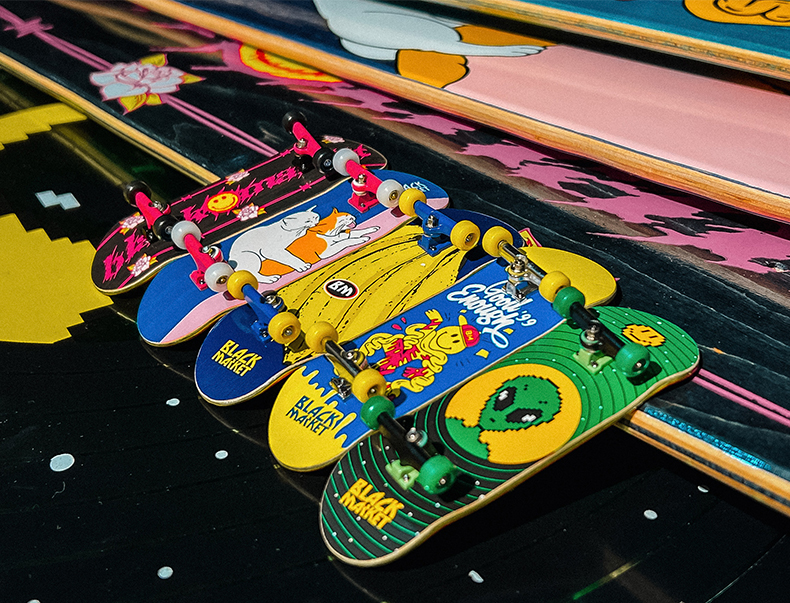 2022新款指尖滑板专业级迷你滑板减压玩具blackmarketx翻联名款滑板翻