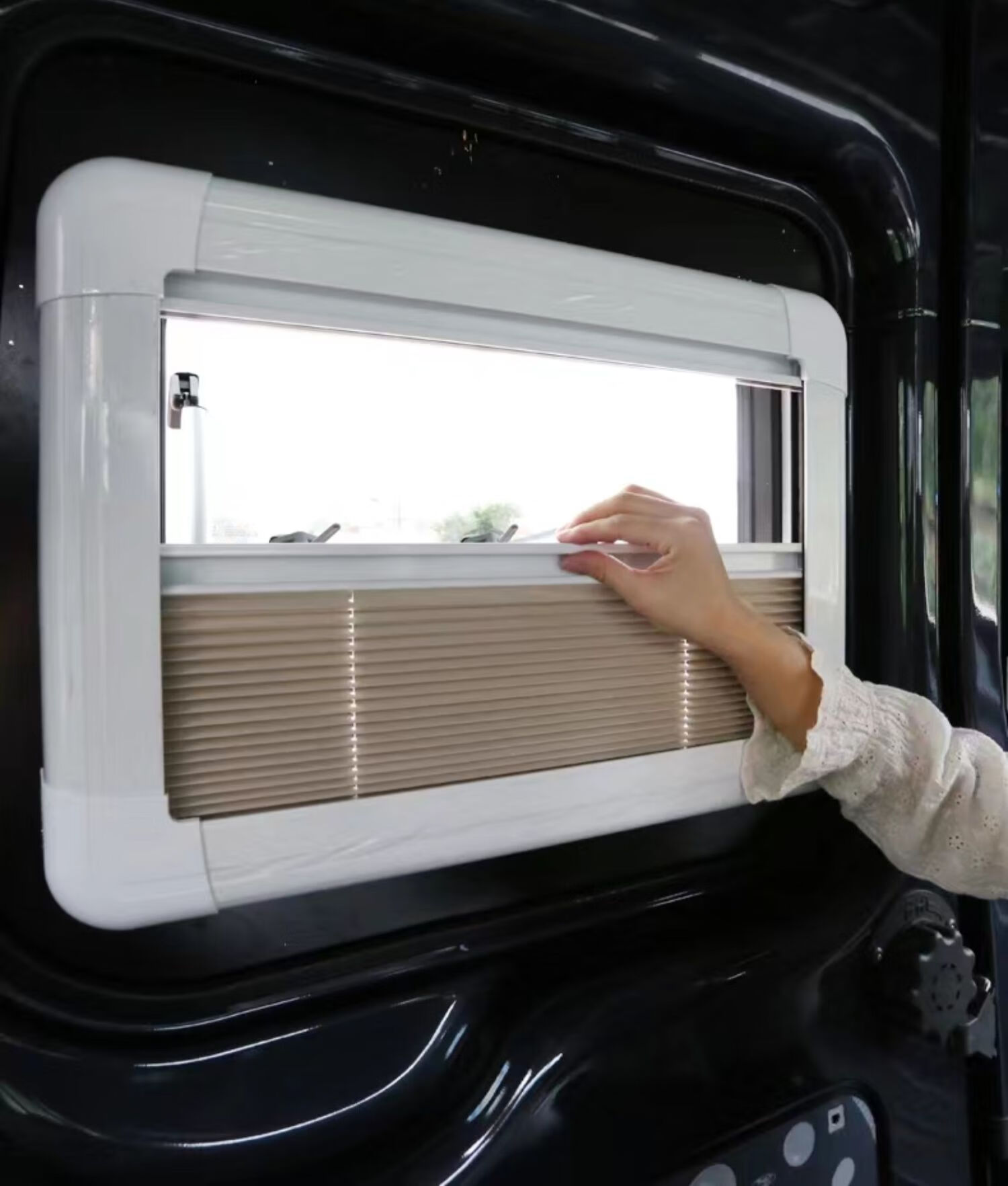 大通v80房车车窗改装玻璃外推窗遮阳帘尾门v90房车专用配件开窗定制