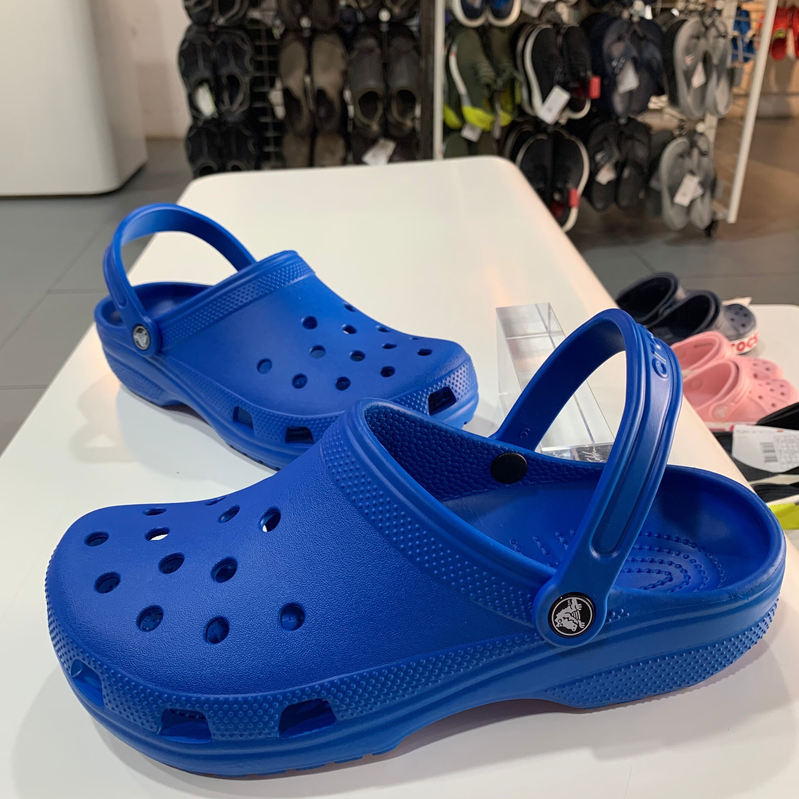 新品上市cross洞洞鞋男女鞋小鲸鱼防滑耐磨克骆格运动沙滩凉鞋10001