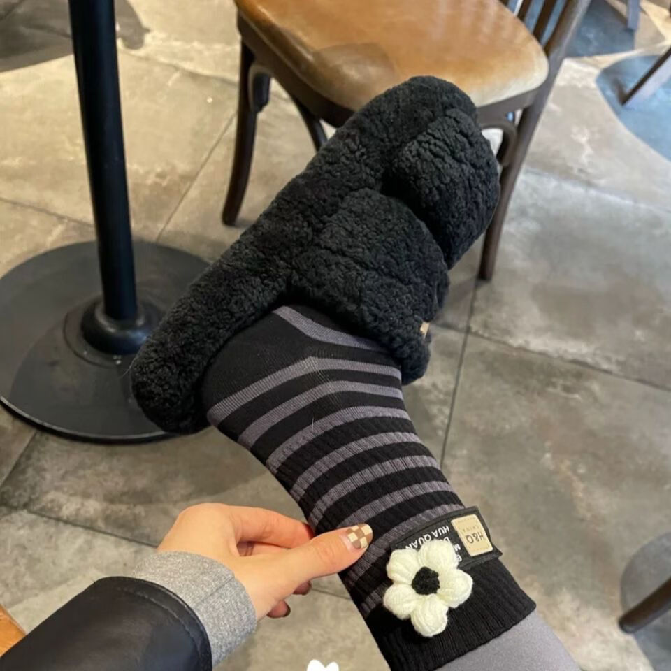 好品质女士袜子袜子女中筒韩版毛线针织花朵装饰网红韩国小红书长筒袜