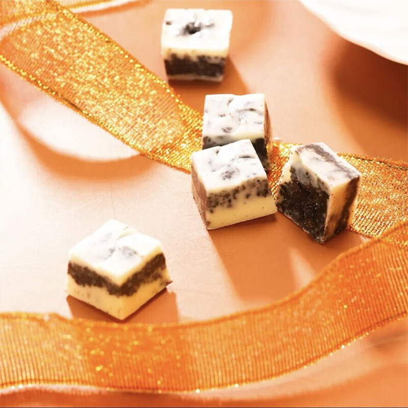 格力奇丝滑牛奶夹心软糖巧克力盒装108克年货食白色曲奇巧克力一盒