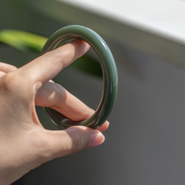 新疆和田青白玉鸭蛋青细圆条手镯俄碧玉镯湖水绿晴水天然圆条女款