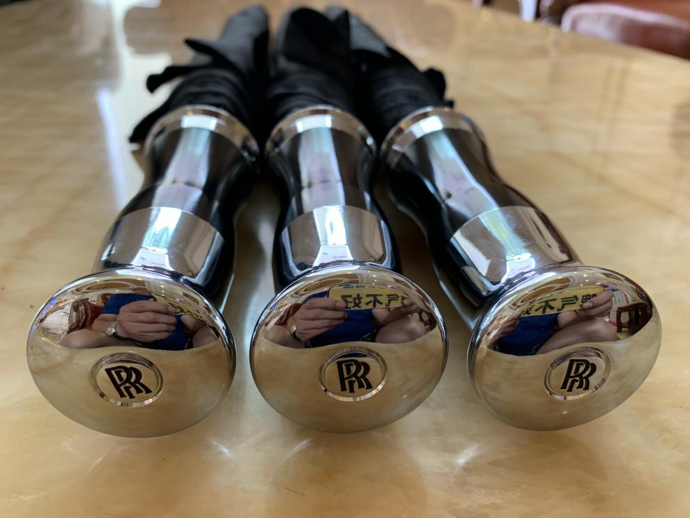 劳斯莱斯雨伞高档原装现货设计劳斯莱斯古斯特幻影库里南魅影可插车门