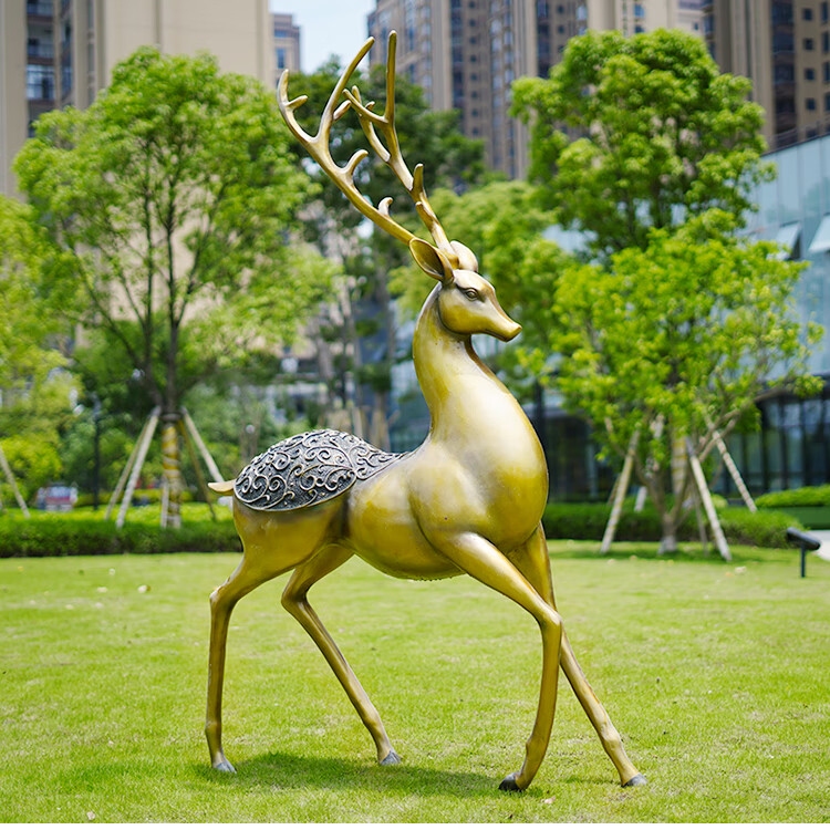 仿铜鹿雕塑麋鹿室外玻璃钢抽象动物摆件园林景观草坪装饰道具模型红色