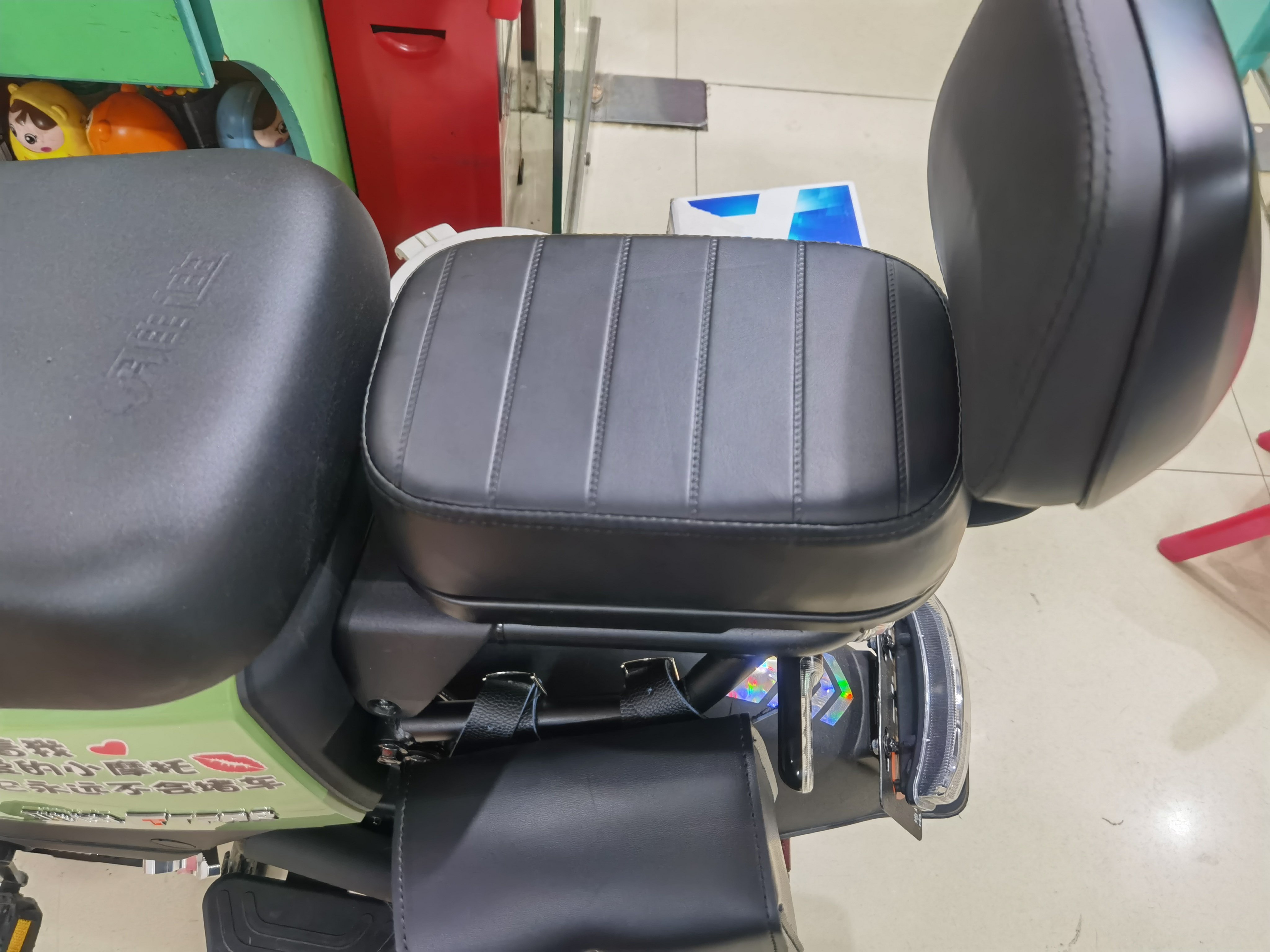 深远毛毛虫后坐垫009电动车改装扶手靠背雅迪de3直上加高加厚坐包毛