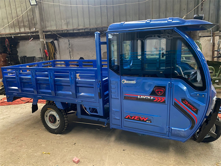 半封闭电动三轮车货车农用油电两用左侧方向盘爬坡王带斗套餐一48v32a
