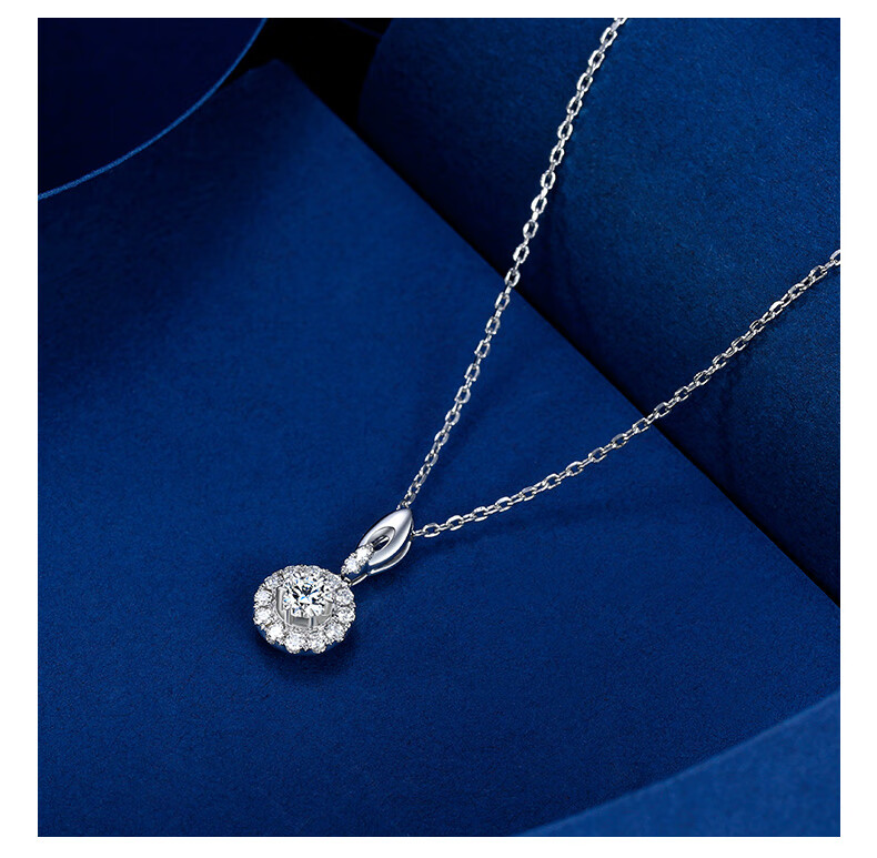 520礼物金至尊尊贵系列钻石项链吊坠女围镶款18k金套链主石20分ij色vs