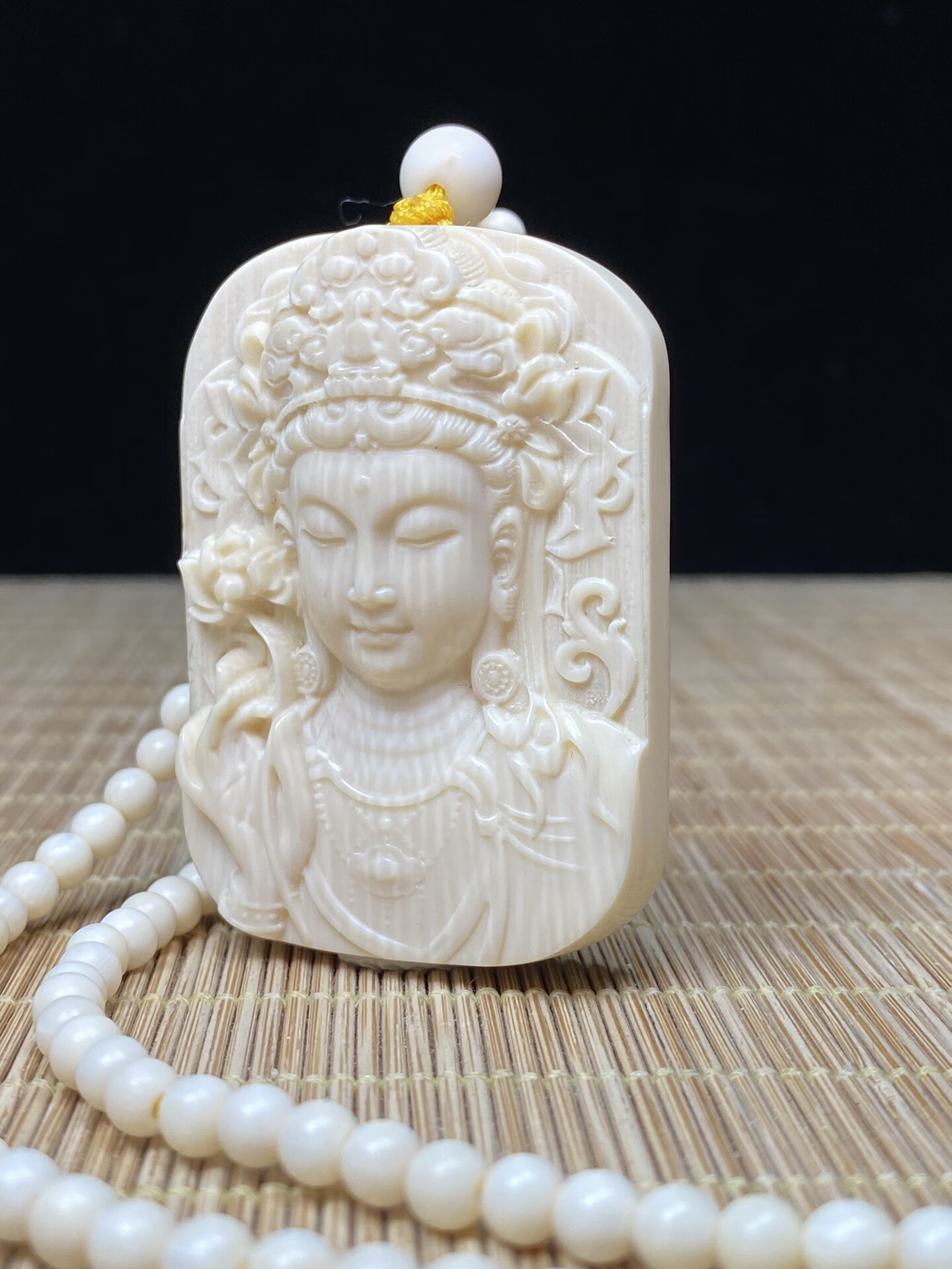 猛犸象牙雕持莲观音挂件项链手把件平安链挂坠冰料手工雕刻观音牌 持