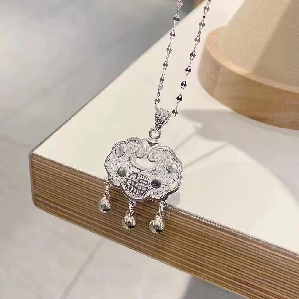 适用场景:生日类别:长命锁图案造型:其他材质:足银货号:029264商品