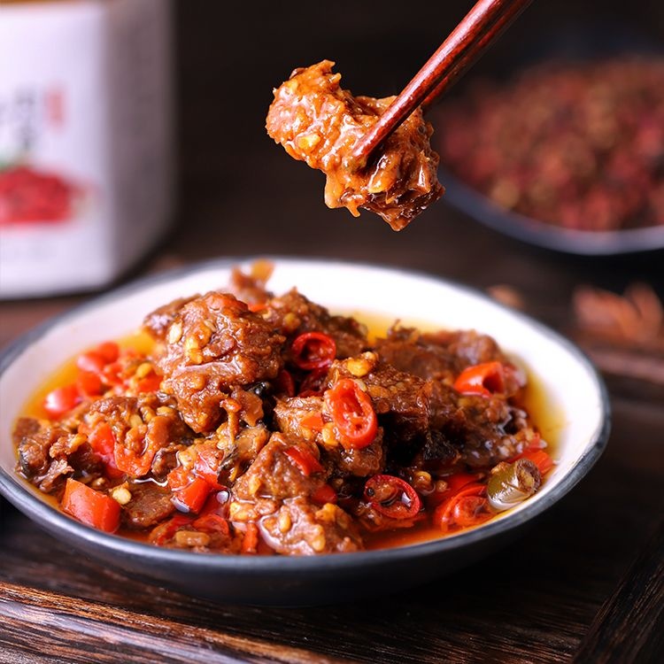 琳琅暖食牛肉酱200g瓶装下饭菜拌饭酱拌面酱辣椒酱香辣大块牛肉粒