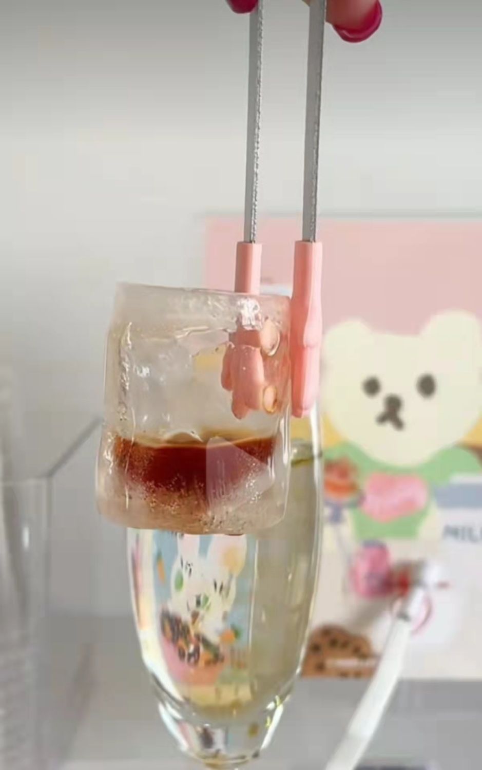 京鹤瀑布冰美式冰杯模具抖音同款网红创意冰模具硅胶空心冰杯模具抖音