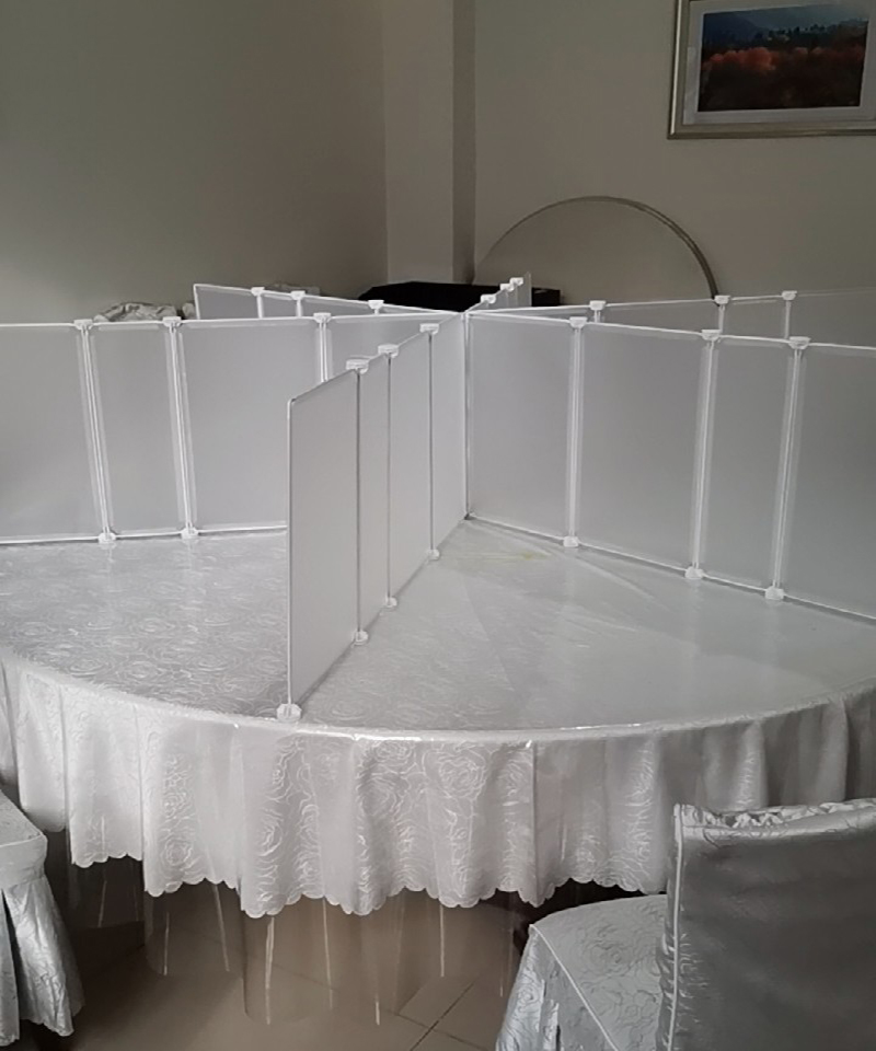 食堂餐桌防疫隔板桌面隔离板防飞沫餐圆桌塑料透明分隔板挡板4人