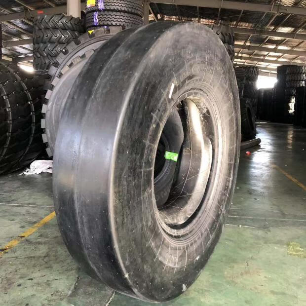 矿井下铲运机轮胎1200-24光面胶轮l-5s耐刺扎12.