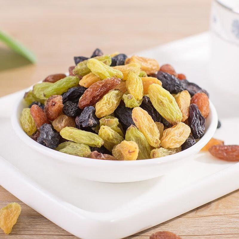 新疆缤纷葡萄干四色提子无核烘焙可用散装批发黑加仑混合53-1004g