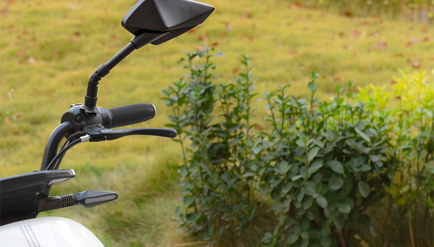 适用于台铃电动车后视镜雅迪台铃反光镜8mm电瓶车摩托车10mm倒车镜