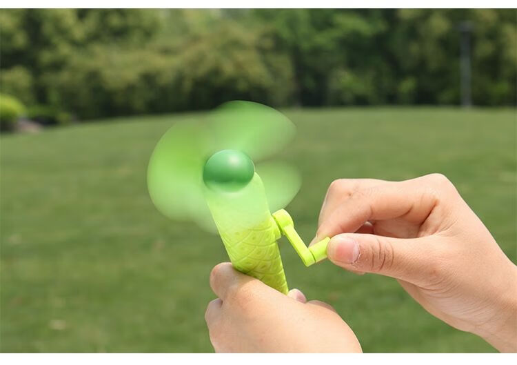 新品儿童学生手摇手动握迷你可爱手持便携随身小风扇户外环保玩具浅