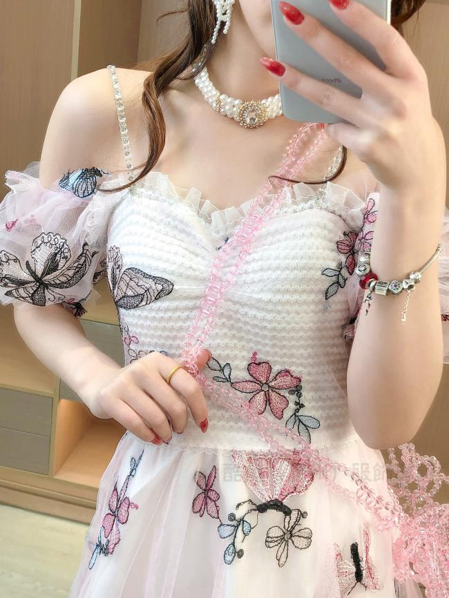 一字肩网纱吊带仙女裙女装连衣裙2022春夏新款吊带露肩泡泡袖刺绣蝴蝶