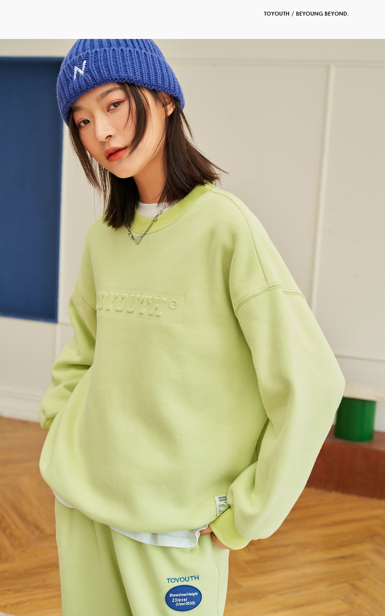 初语街头抹茶绿卫衣女2021秋冬新款立体字母印花圆领休闲加绒上衣浅粉