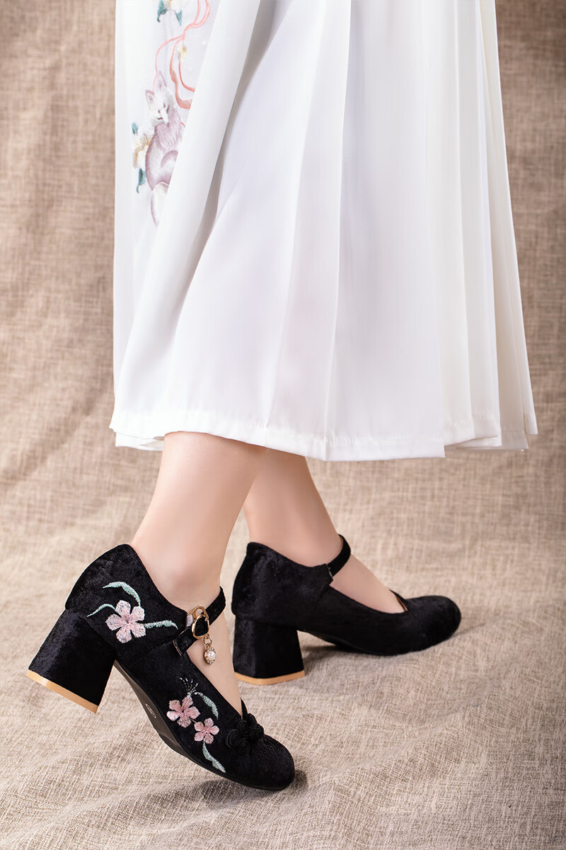 萌妃姿 配旗袍的鞋子秋冬季绣花高跟鞋女玛丽珍女鞋民国风尖头方跟中