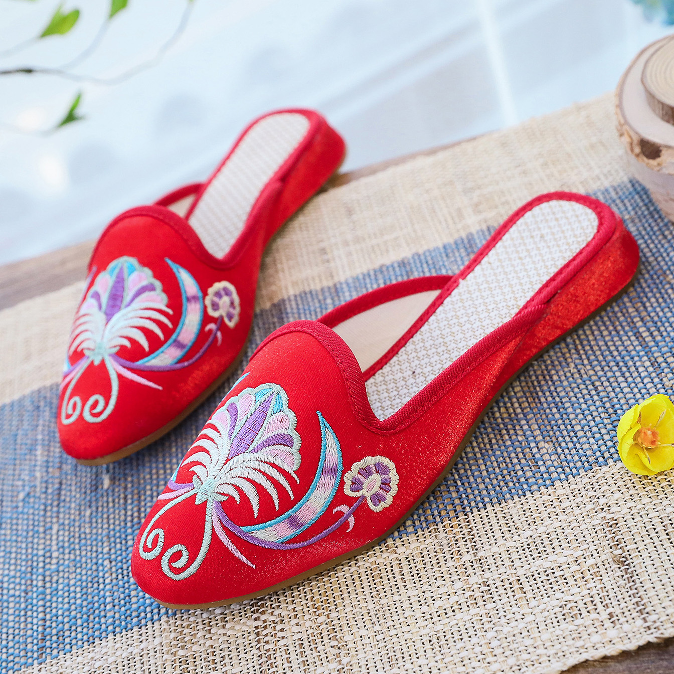 2022年新款时尚女鞋绣花拖鞋女古风刺绣汉服鞋民族风休闲穆勒鞋半拖