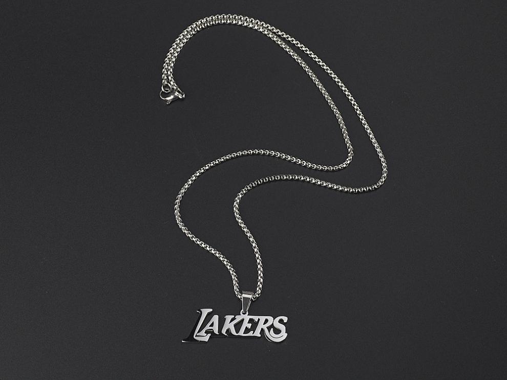 屋黑曼巴科比湖人队lakers标志纪念项链nba钛钢logo吊坠潮男女配饰