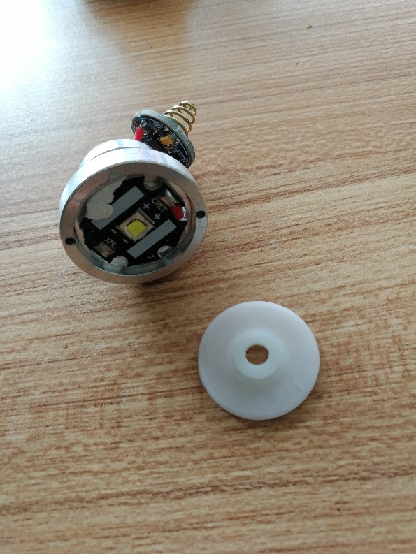 正品t6进口灯泡灯座led强光手电筒cree灯珠灯芯l6配件手电改装t6国产7