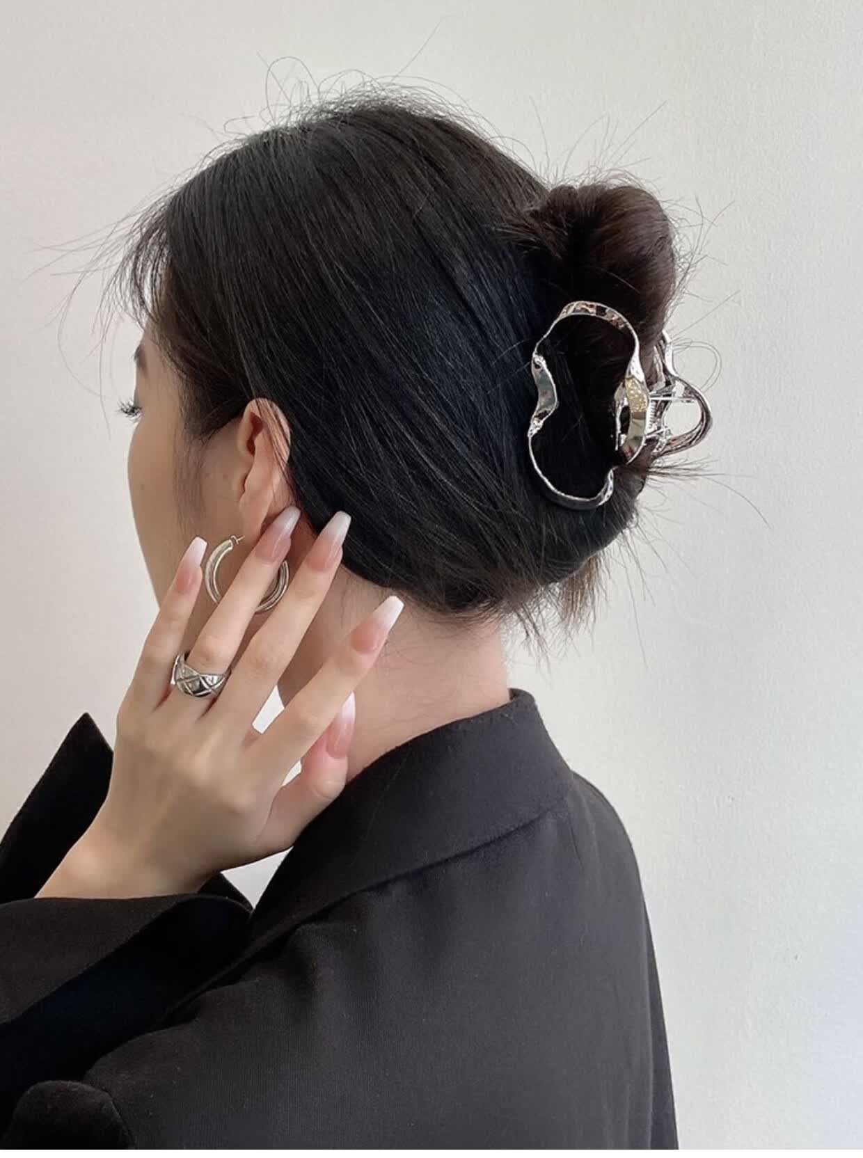 念芙 网红小众不规则线条金属女后脑勺抓夹中号鲨鱼夹发抓发饰 银色