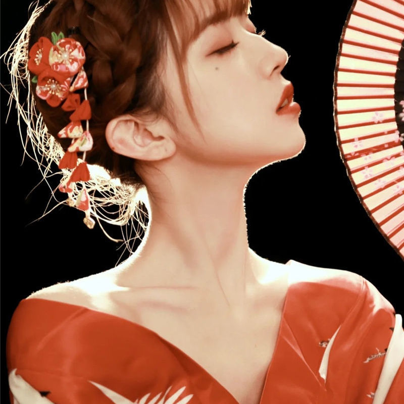 更多参数>>衣长:常规款组合形式:单件风格:宫廷风袖长:七分袖图案