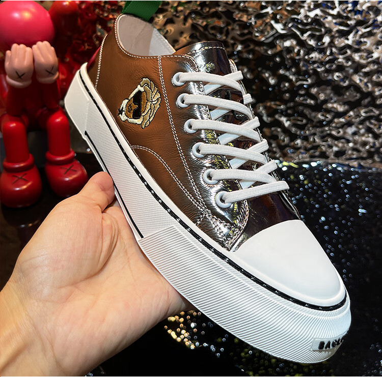 aekr轻奢侈品牌社会人潮鞋男漆面亮皮平底板鞋男生舞台鞋子潮流男鞋