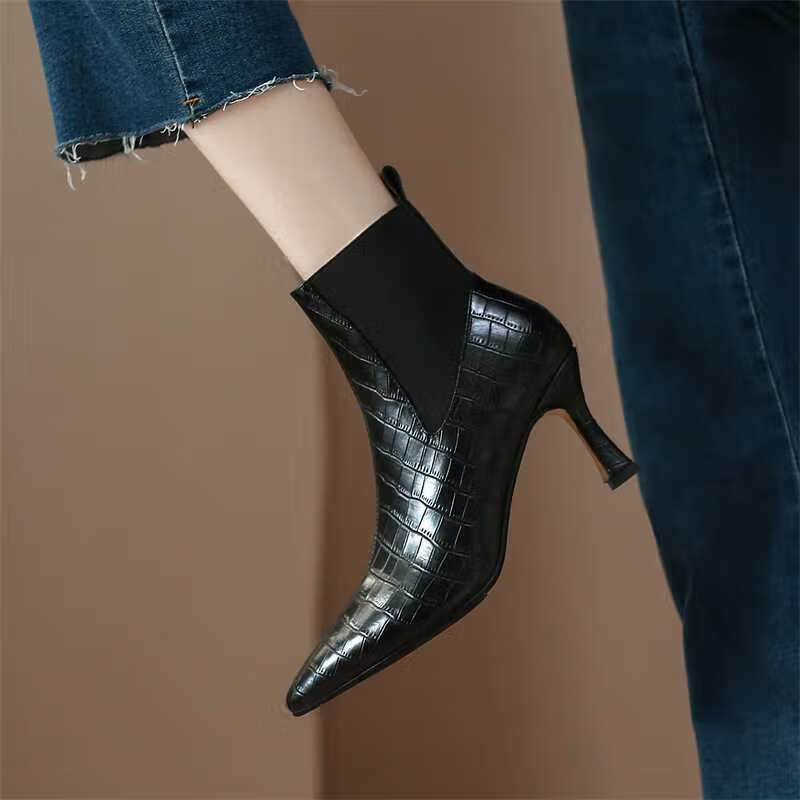 hfkxq-时尚欧美风鳄鱼纹压花高跟女靴气质尖头通勤细跟短靴 黑色绒里